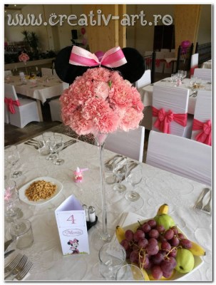 aranjament floral roz botez fetita